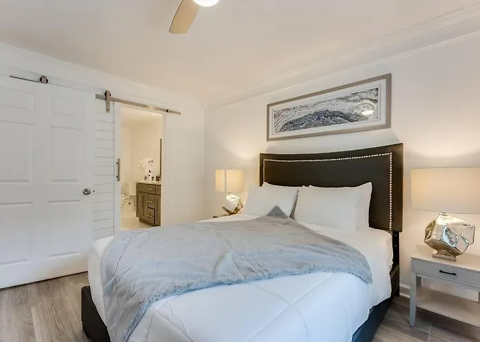 Luxury Atlanta Home - Self Check-In Pet Friendly Free Parking